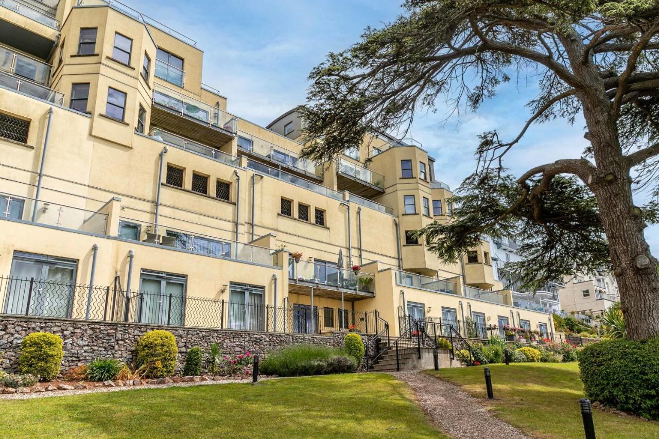 A7 Masts - Striking Beach Bolthole Apartment With Beautiful Sea Views Private Balcony & Parking Torquay Eksteriør billede