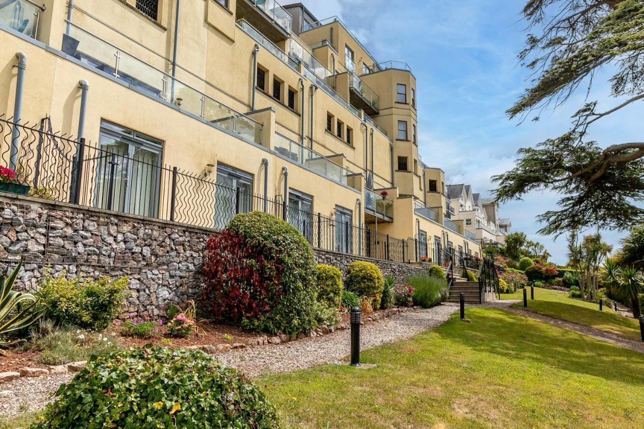 A7 Masts - Striking Beach Bolthole Apartment With Beautiful Sea Views Private Balcony & Parking Torquay Eksteriør billede