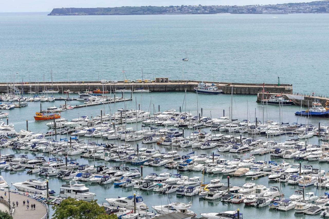 A7 Masts - Striking Beach Bolthole Apartment With Beautiful Sea Views Private Balcony & Parking Torquay Eksteriør billede