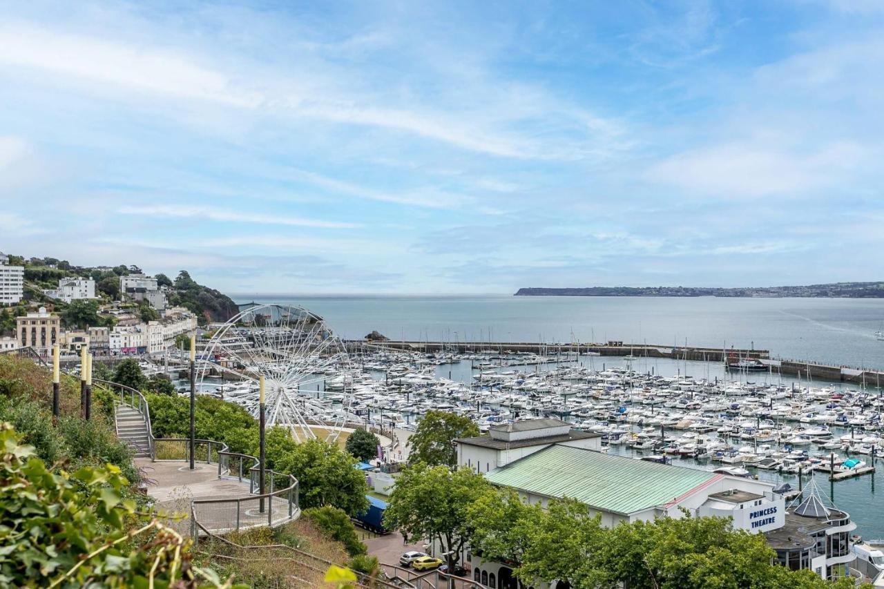 A7 Masts - Striking Beach Bolthole Apartment With Beautiful Sea Views Private Balcony & Parking Torquay Eksteriør billede