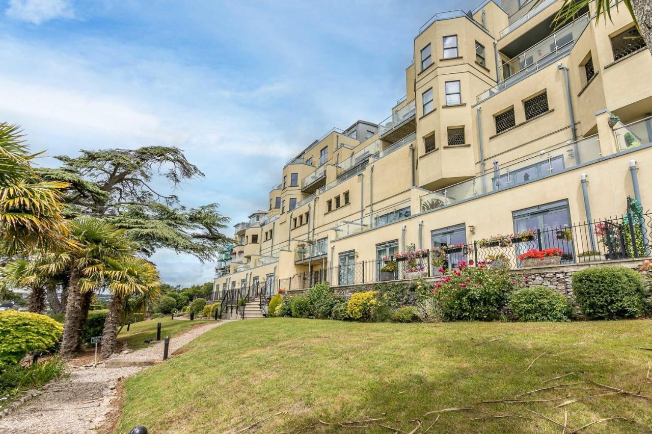 A7 Masts - Striking Beach Bolthole Apartment With Beautiful Sea Views Private Balcony & Parking Torquay Eksteriør billede