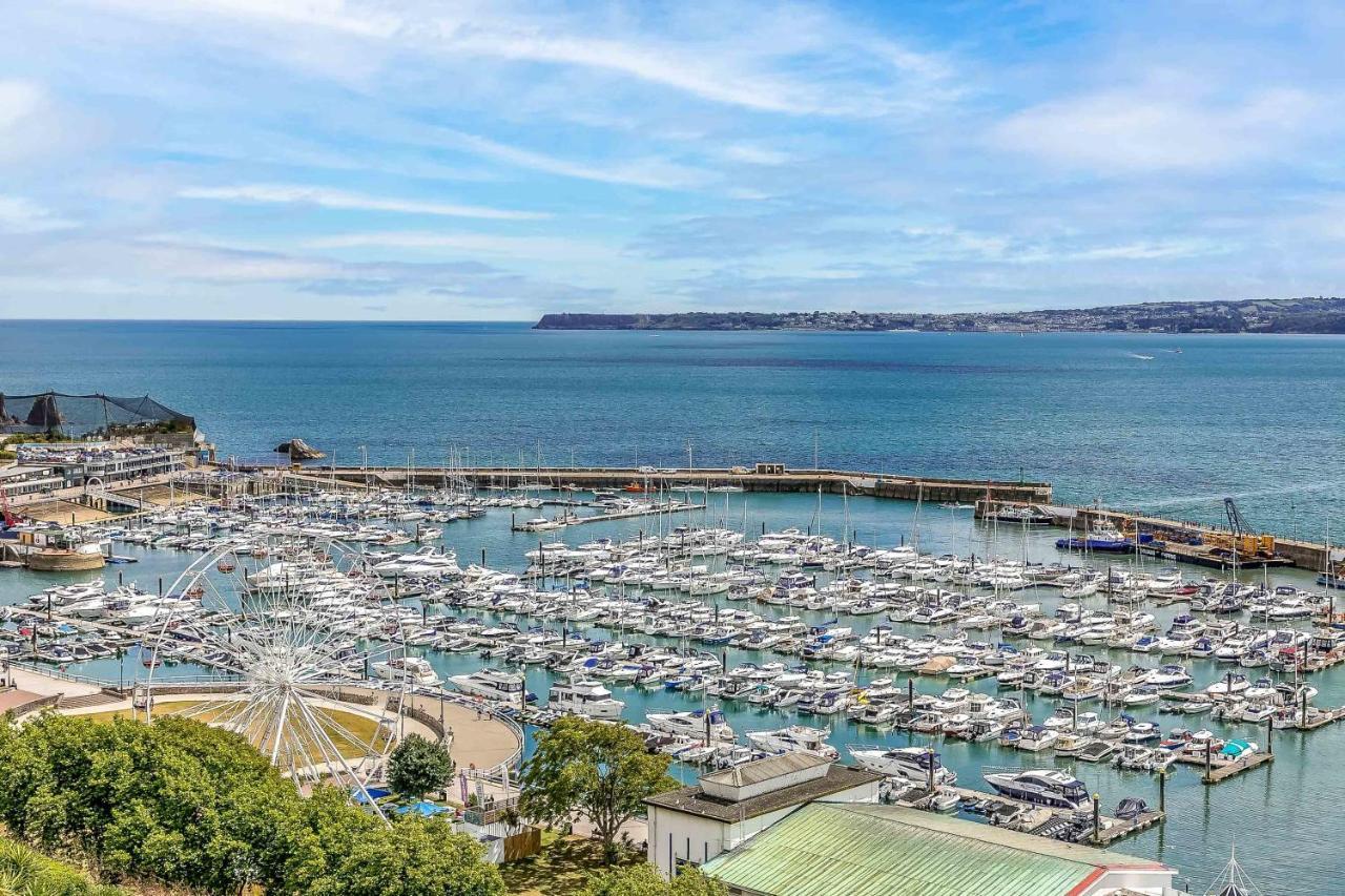 A7 Masts - Striking Beach Bolthole Apartment With Beautiful Sea Views Private Balcony & Parking Torquay Eksteriør billede