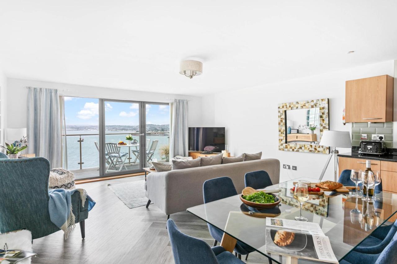 A7 Masts - Striking Beach Bolthole Apartment With Beautiful Sea Views Private Balcony & Parking Torquay Eksteriør billede